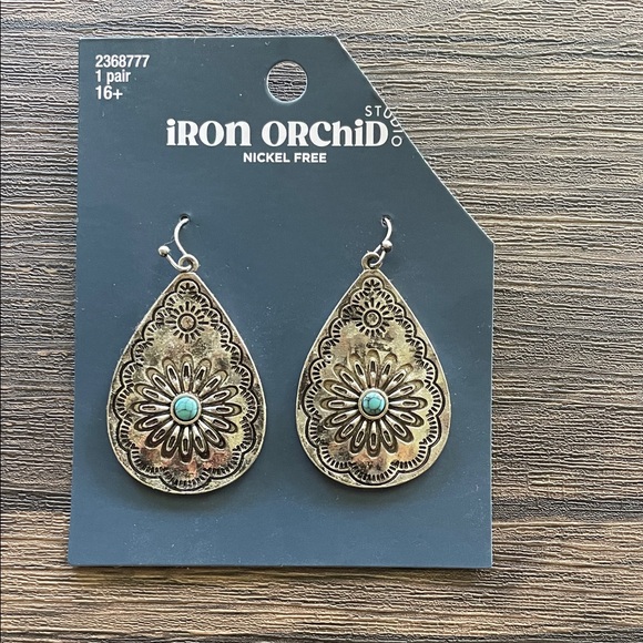 Silver and Turquoise Drop Dangle Earrings - Picture 1 of 2